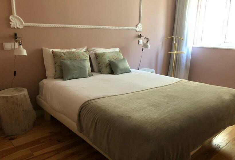 민박 Godinho S House