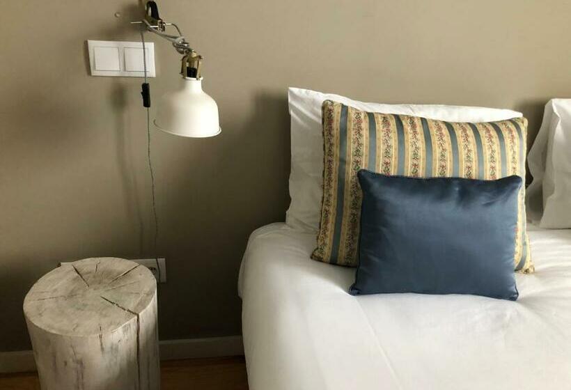 민박 Godinho S House