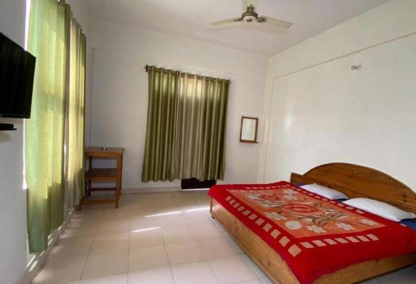 Goroomgo Kanara Hotel Bhimtal   Parking Facilities   Excellent Service