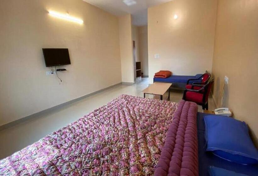 Goroomgo Kanara Hotel Bhimtal   Parking Facilities   Excellent Service