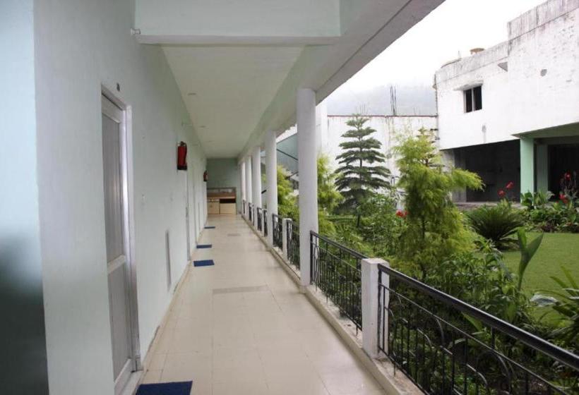 Goroomgo Kanara Hotel Bhimtal   Parking Facilities   Excellent Service