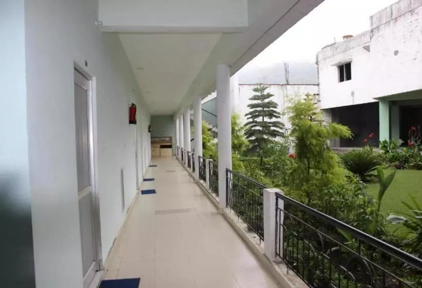 Goroomgo Kanara Hotel Bhimtal   Parking Facilities   Excellent Service