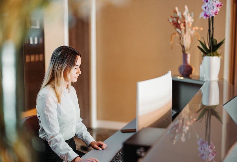 هتل Ux Amsterdam Airport