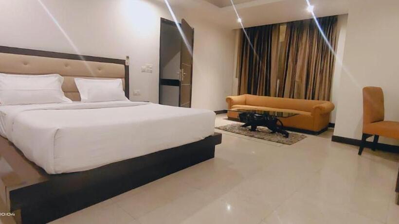 Zenith Hotel Delhi Airport