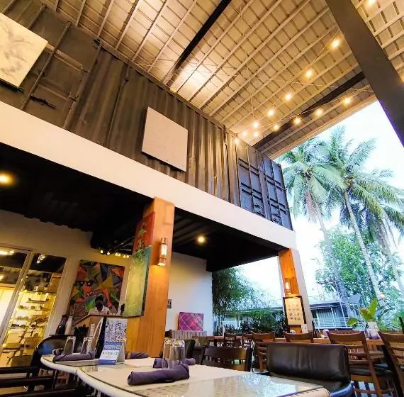 Silver Reef Dive Resort