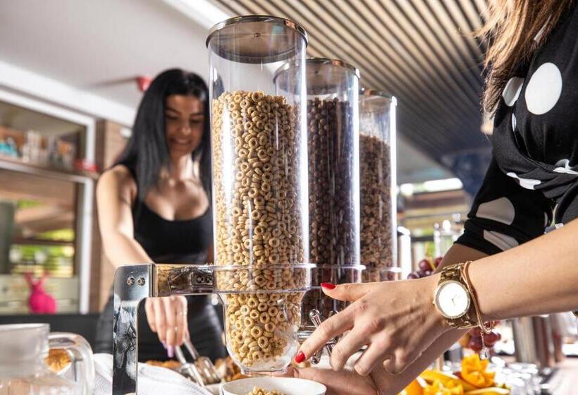 فندق Arena Deluxe & Spa