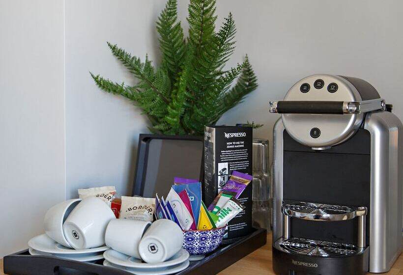 Отель The Ship Inn