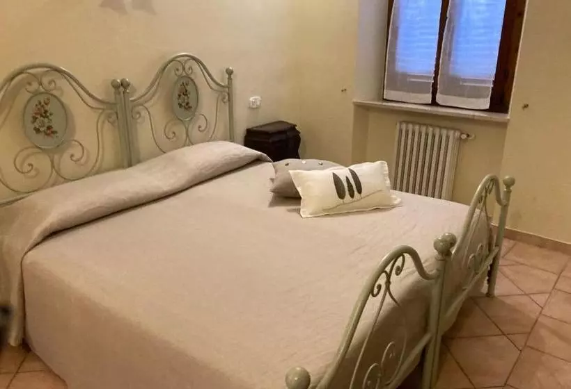 ベッドアンドブレックファースト Affittacamere La Torre Di Montalcino