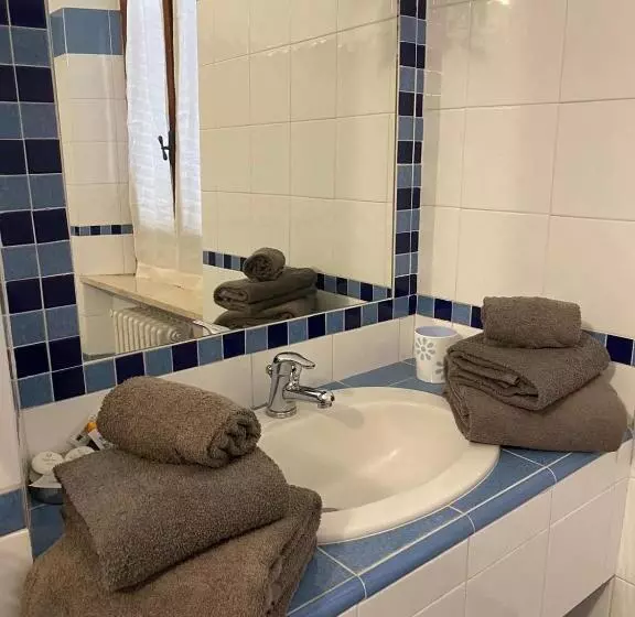 ベッドアンドブレックファースト Affittacamere La Torre Di Montalcino