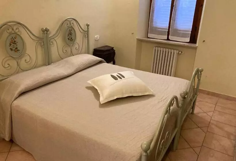 ベッドアンドブレックファースト Affittacamere La Torre Di Montalcino