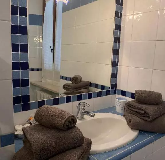 ベッドアンドブレックファースト Affittacamere La Torre Di Montalcino