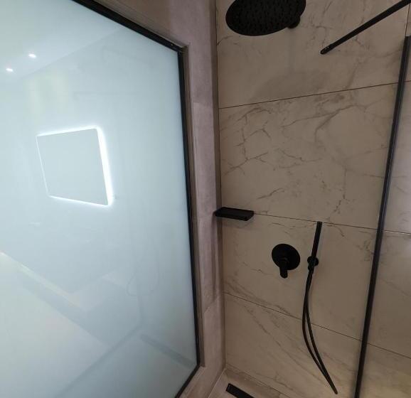 هتل Urban Habitat Executive Suites