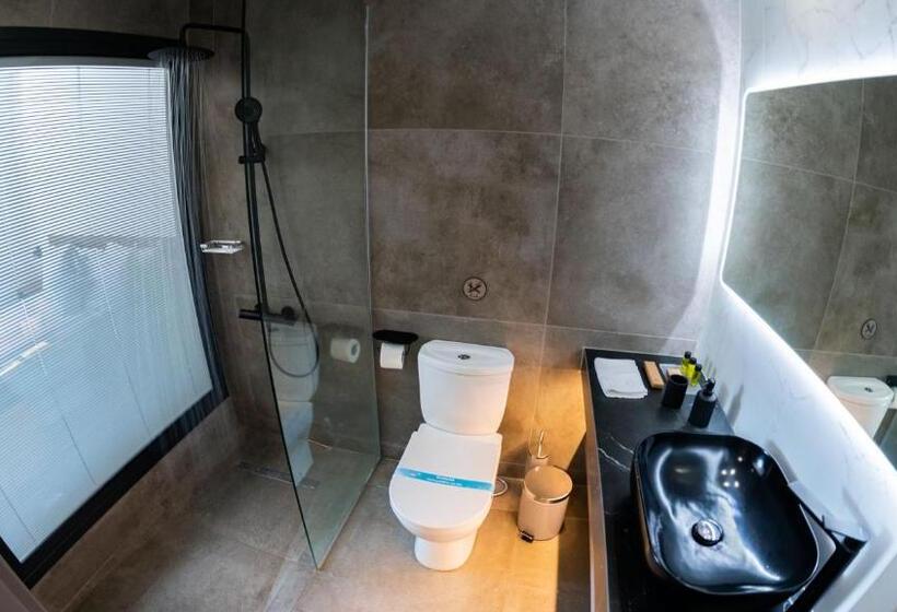 هتل Urban Habitat Executive Suites