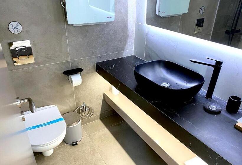 هتل Urban Habitat Executive Suites