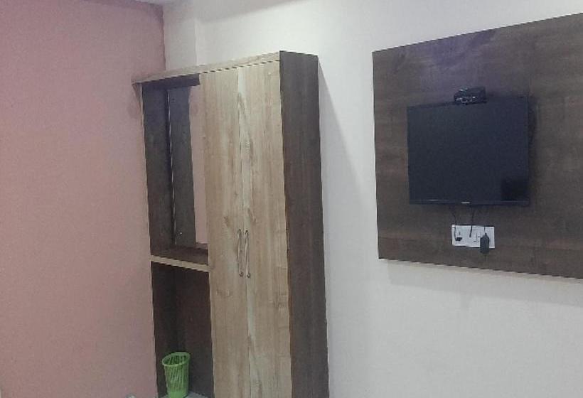 Oyo 80612 Hotel Sandeep