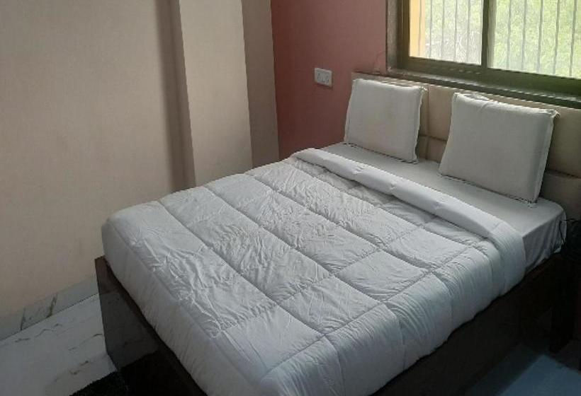 Oyo 80612 Hotel Sandeep