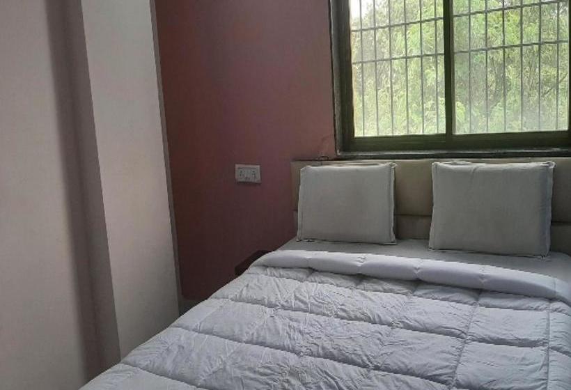 Oyo 80612 Hotel Sandeep