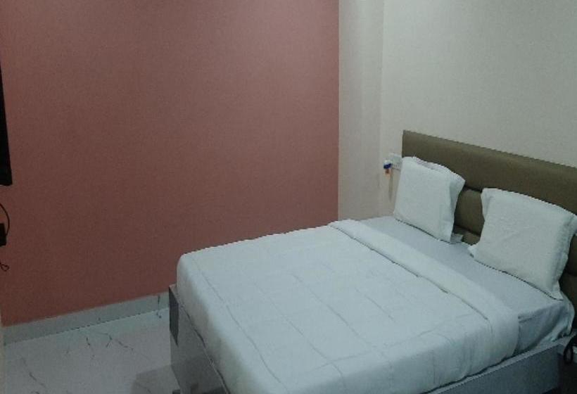 Oyo 80612 Hotel Sandeep