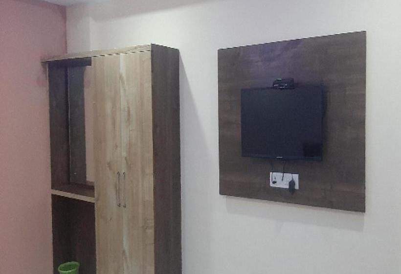 Oyo 80612 Hotel Sandeep