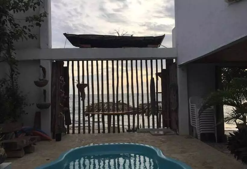 ペンション Casa Sattva  Bed & Breakfast