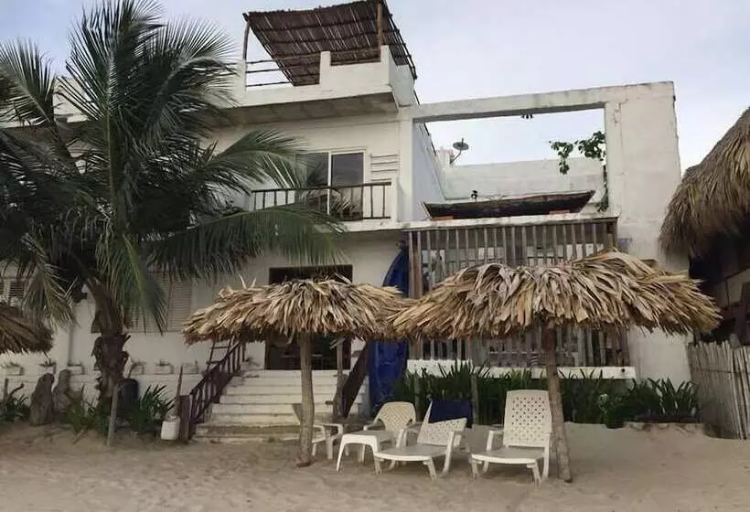 ペンション Casa Sattva  Bed & Breakfast