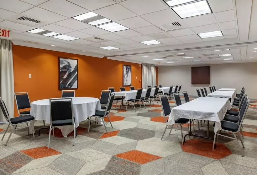 호텔 Comfort Inn & Suites