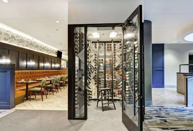 Hotel Embassy Suites By Hilton Minneapolisairport