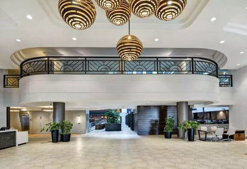 Hotel Embassy Suites By Hilton Minneapolisairport
