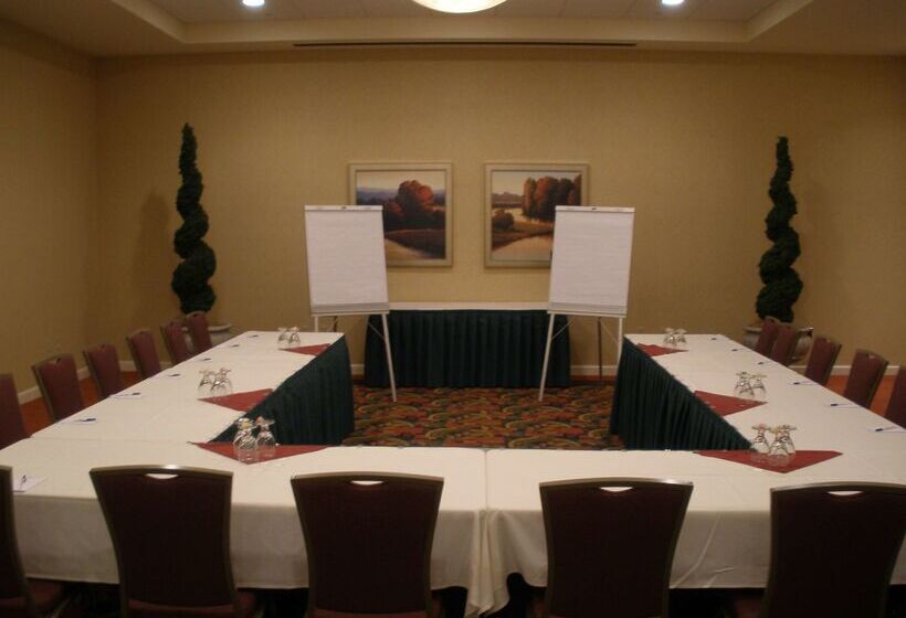 בית מלון כפרי Hilton Garden Inn Yakima Downtown