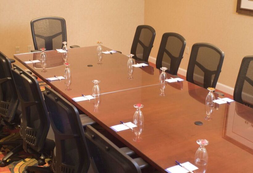 בית מלון כפרי Hilton Garden Inn Yakima Downtown