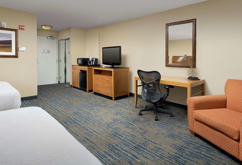 בית מלון כפרי Hilton Garden Inn Yakima Downtown