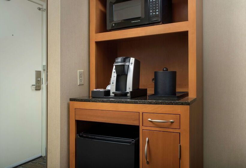 בית מלון כפרי Hilton Garden Inn Yakima Downtown