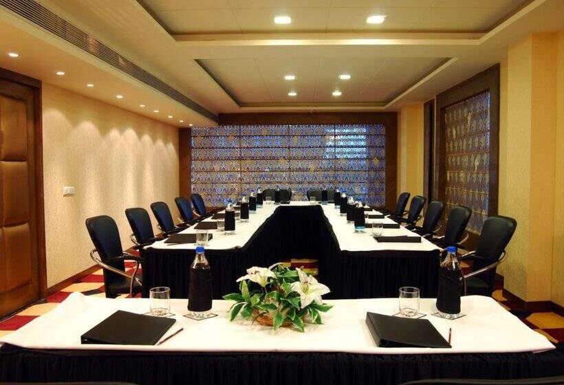 هتل Hk Clarks Innamritsar