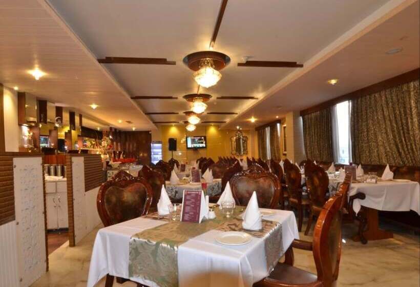 هتل Hk Clarks Innamritsar