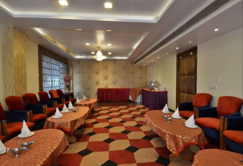 هتل Hk Clarks Innamritsar