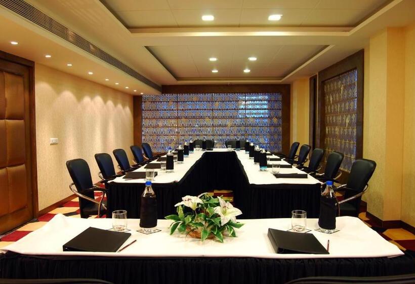 هتل Hk Clarks Innamritsar