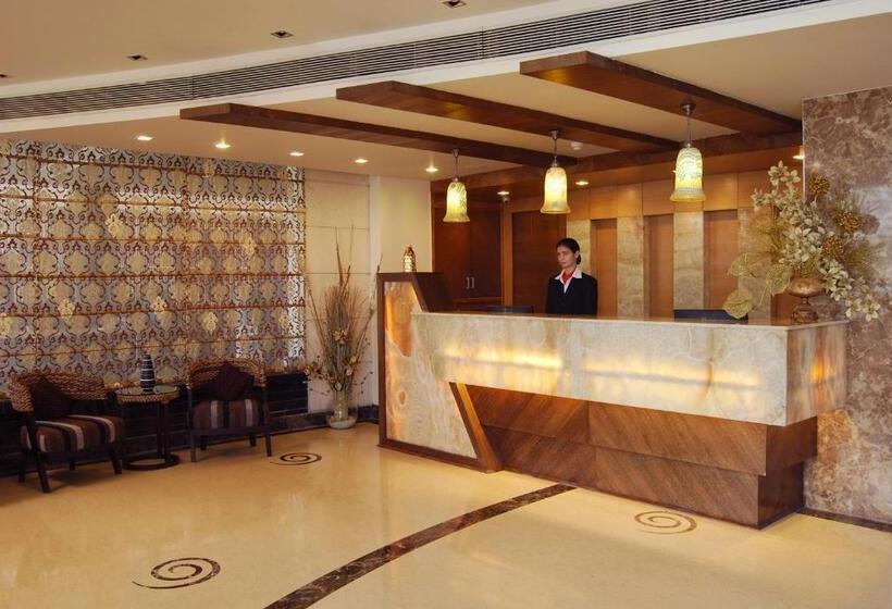 هتل Hk Clarks Innamritsar