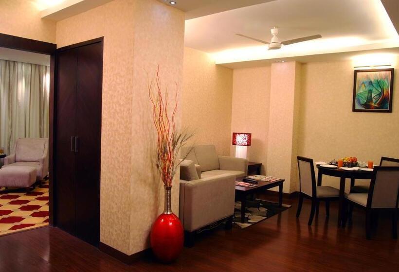 هتل Hk Clarks Innamritsar