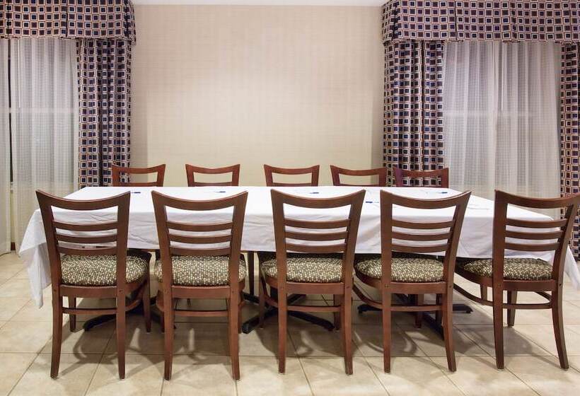 ホテル Abilene Inn & Suites