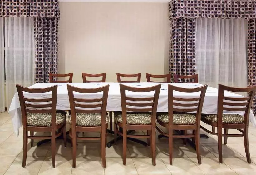 בית מלון כפרי Abilene Inn & Suites