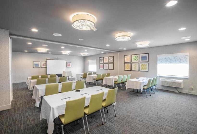 Holiday Inn Express Hotel & Suites Altoona Des Moines, An Ihg