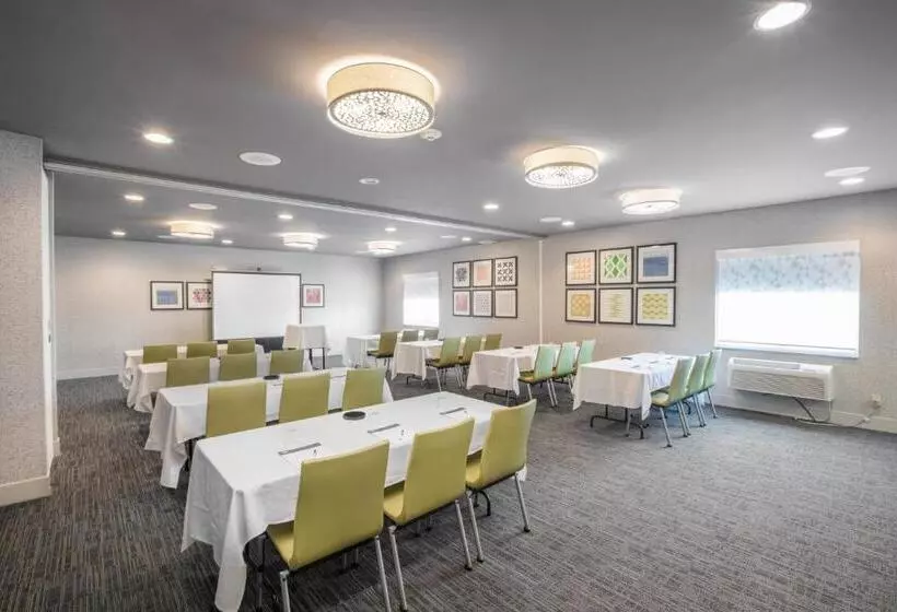 Holiday Inn Express Hotel & Suites Altoona Des Moines, An Ihg