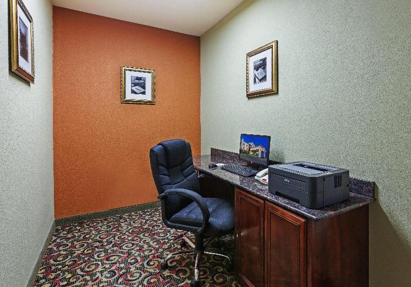 Отель Holiday Inn Express & Suites East Amarillo By Ihg