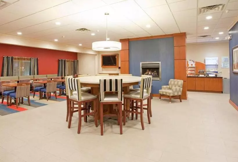 Holiday Inn Express Hotel & Suites Beatrice, An Ihg