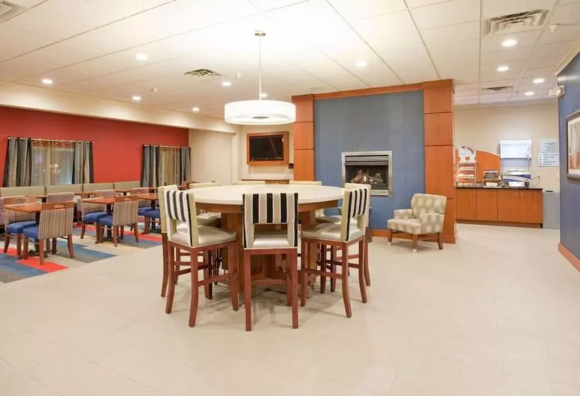 Holiday Inn Express Hotel & Suites Beatrice, An Ihg