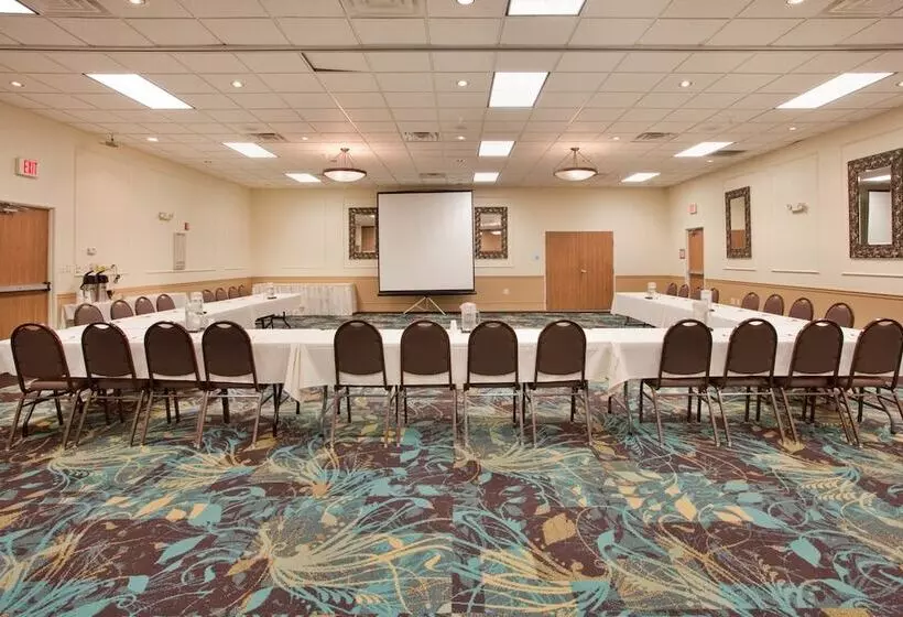 Holiday Inn Express Hotel & Suites Beatrice, An Ihg