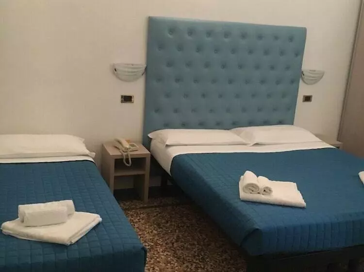 هتل Italia Boutique