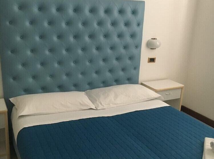 هتل Italia Boutique