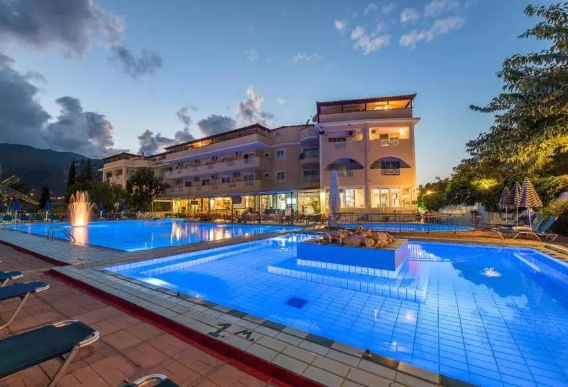 Koukounaria Hotel & Suites