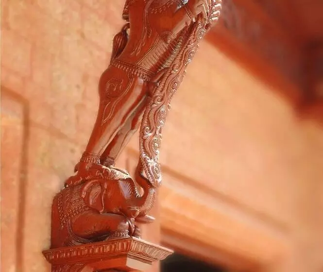 Отель Lakesong Kumarakom